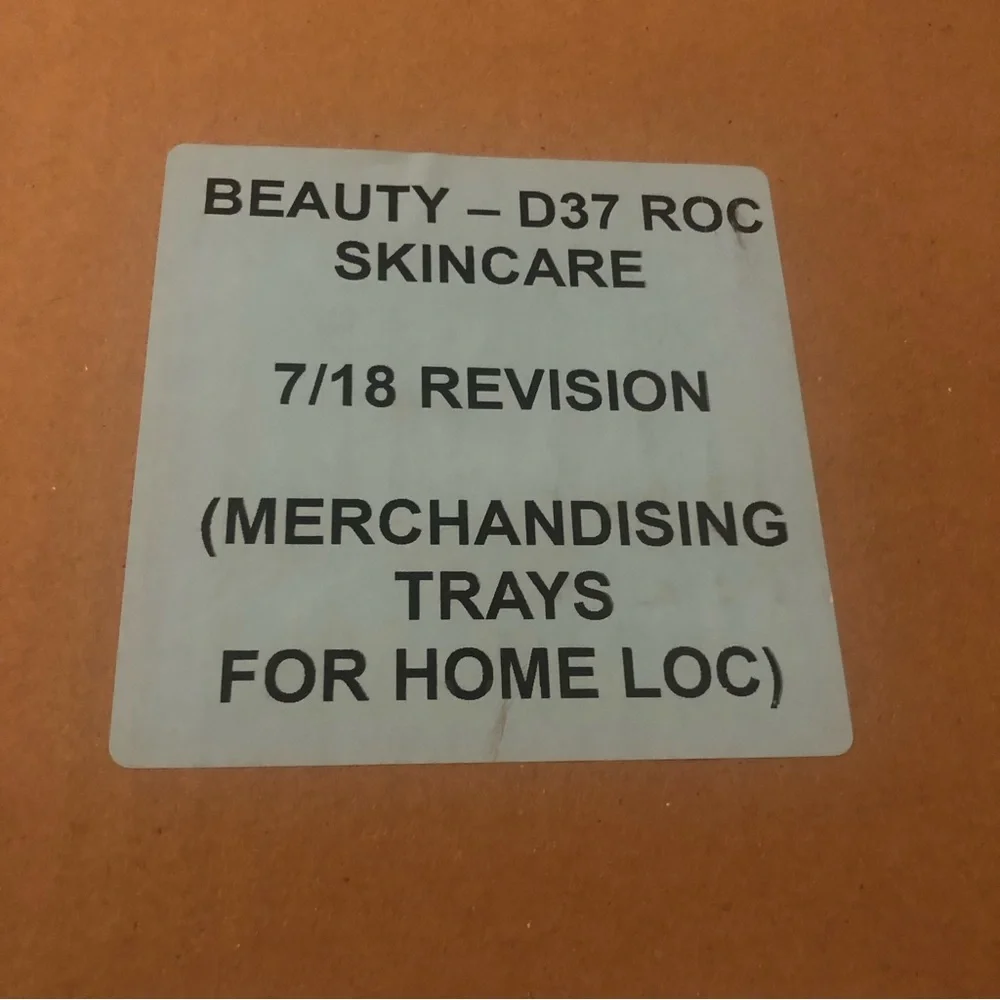 Roc display shelves NWT